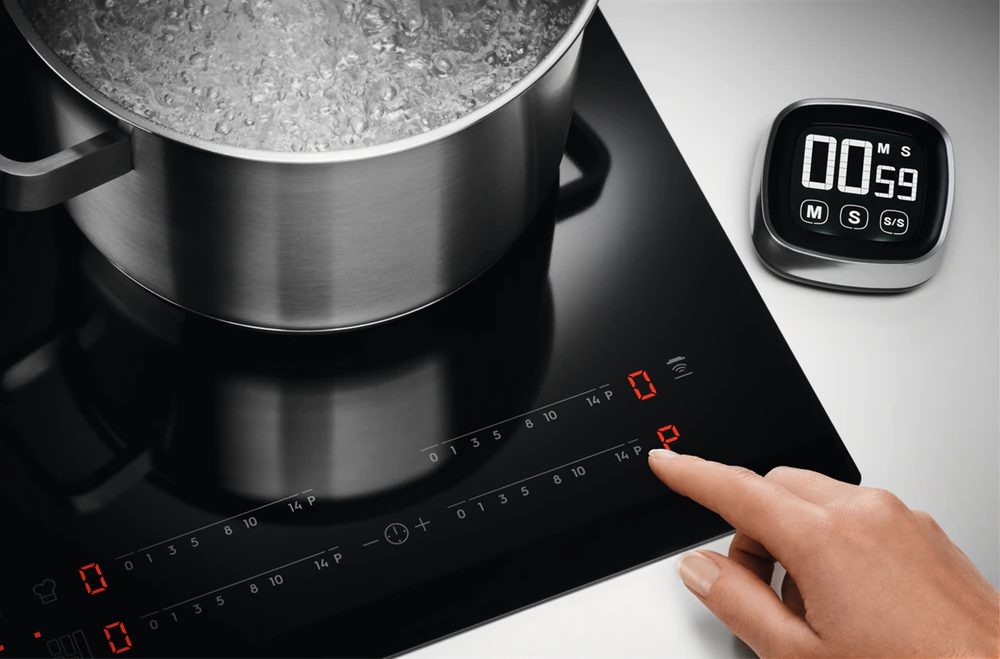 Electrolux 伊萊克斯 LIT30230C 29厘米 雙頭電磁煮食爐 (14段火力控制) 意大利製造